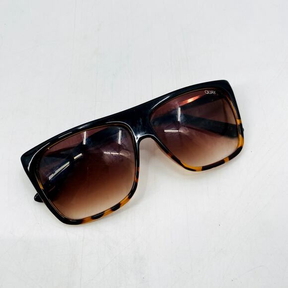 Quay Australia Sunglasses X Desi Perkins OTL II Black Tort/Brown Fade - Picture 2 of 8